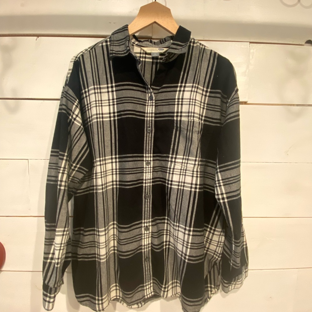 Old Navy Black and White Plaid Women's Button Down Shirt